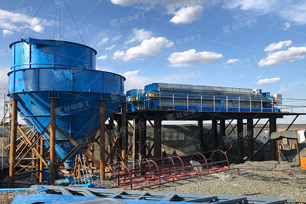 污水處理成套設(shè)備有哪些？日處理量1000噸的污泥壓濾機多少錢一臺？