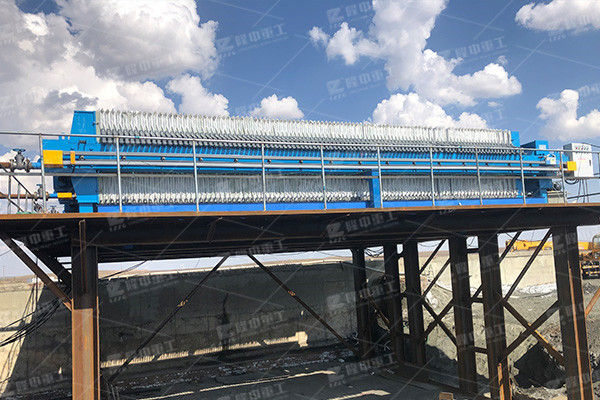 污泥壓濾機濾板為什么會變形？是什么原因引起的？